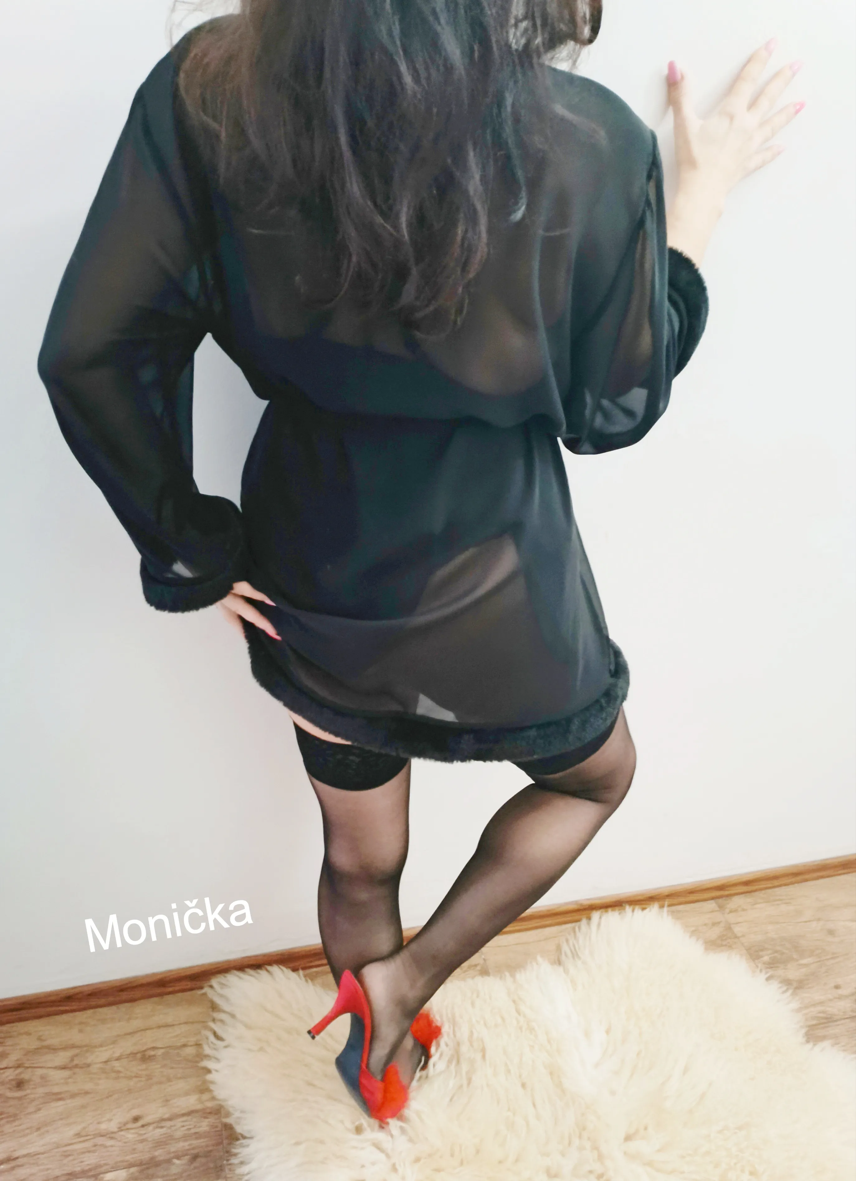 Monika 9
